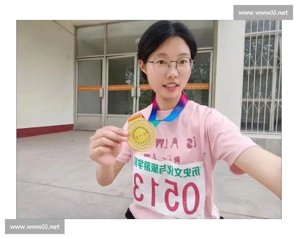 奥运冠军徐莉佳邀你挑战平板支撑 100 秒!全民健身日开启运动 100 接力 奥运冠军徐莉佳邀你挑战平板支撑 100 秒!全民健身日开启运动 100 接力