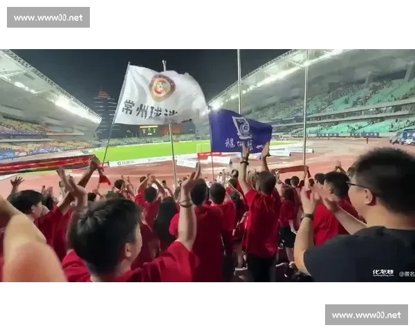 无锡球迷力挺常州:从 “笔画保卫战” 看江苏 “散装式团结” 无锡球迷力挺常州:从 “笔画保卫战” 看江苏 “散装式团结”